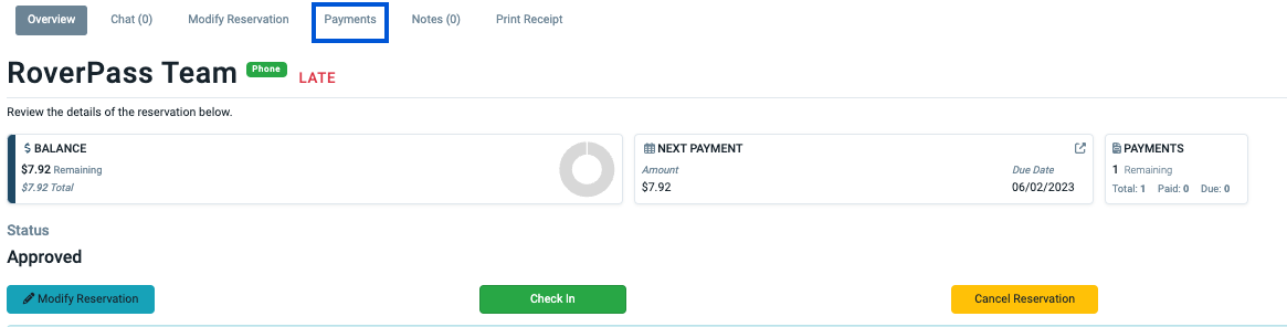 Late reservation with balance due and action buttons.